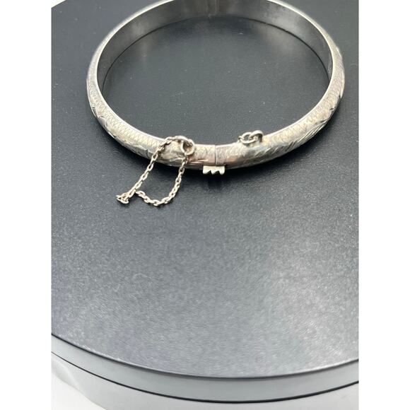 Vintage Sterling Silver Etched Engraved Thin Hinged Safety Chain Bangle Bracelet - Picture 4 of 10